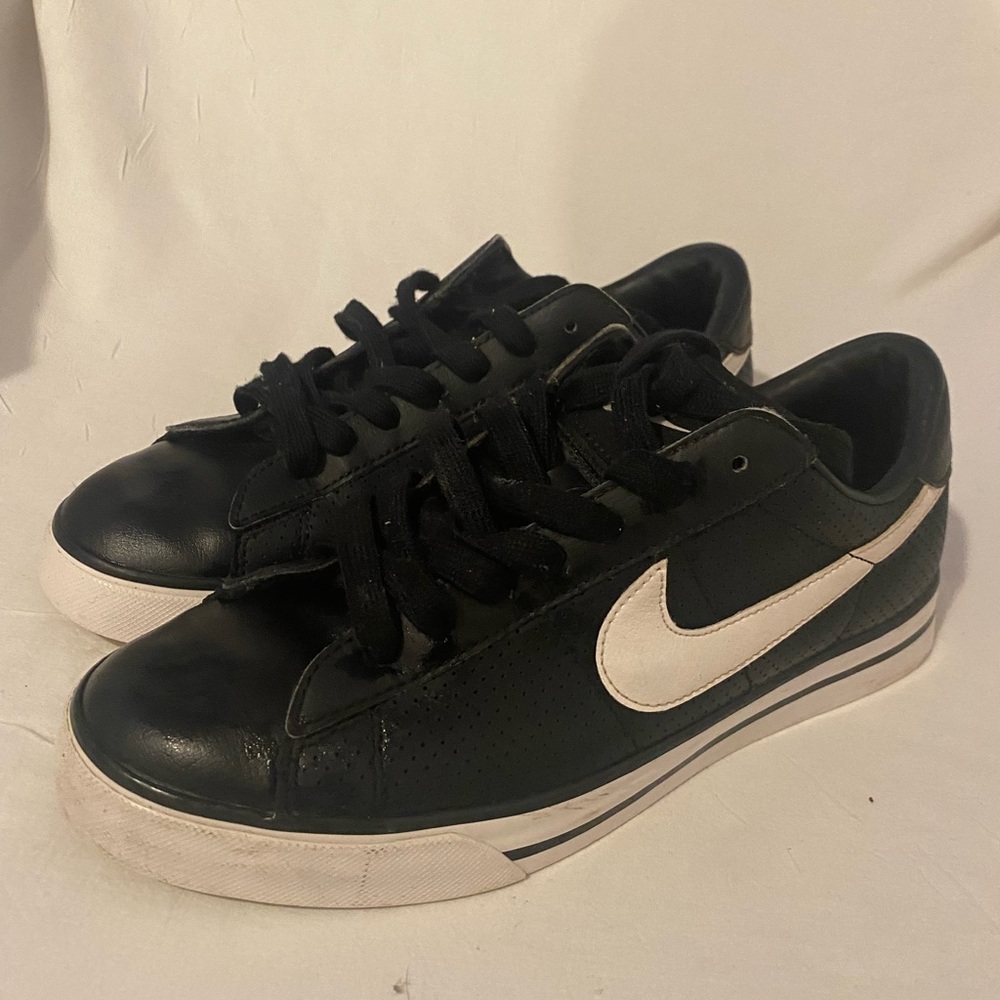 Nike sweet classic leather shoes